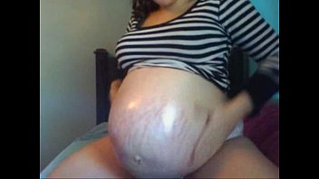 Pregnant girl engages in masturbation session